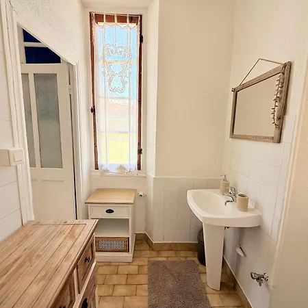 Typical Nicois In The Heart Of Old Town Apartment